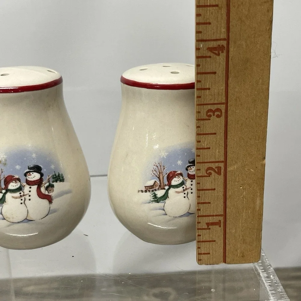 Snowman Salt and Pepper Shakers Set Ceramic Winter‎ Holiday Christmas Cream Red